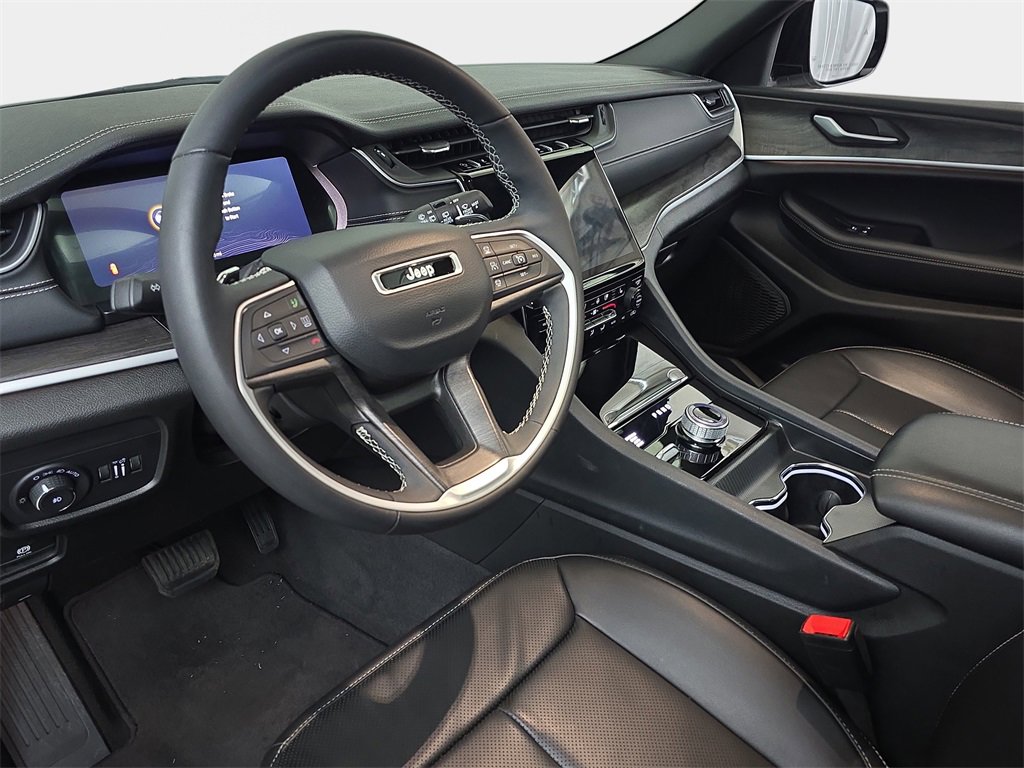 Used 2024 Jeep Grand Cherokee L Limited w/ Luxury Tech Group II image 19