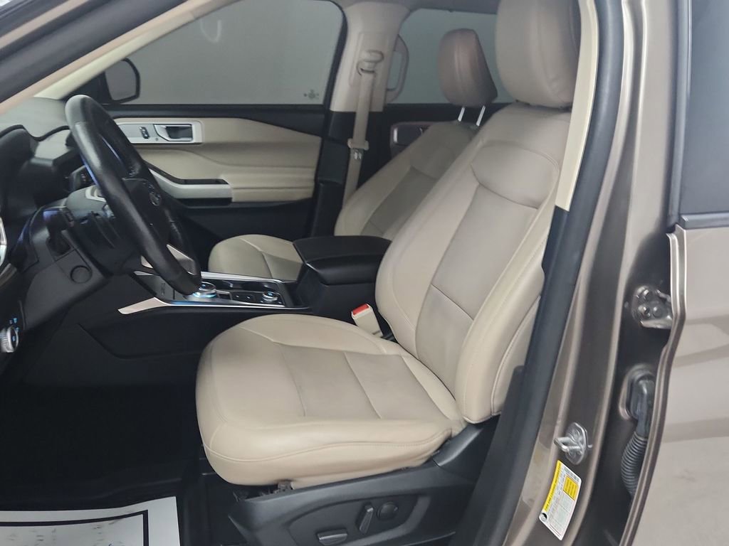 Used 2021 Ford Explorer Limited w/ Equipment Group 301A AWD/4WD image 17