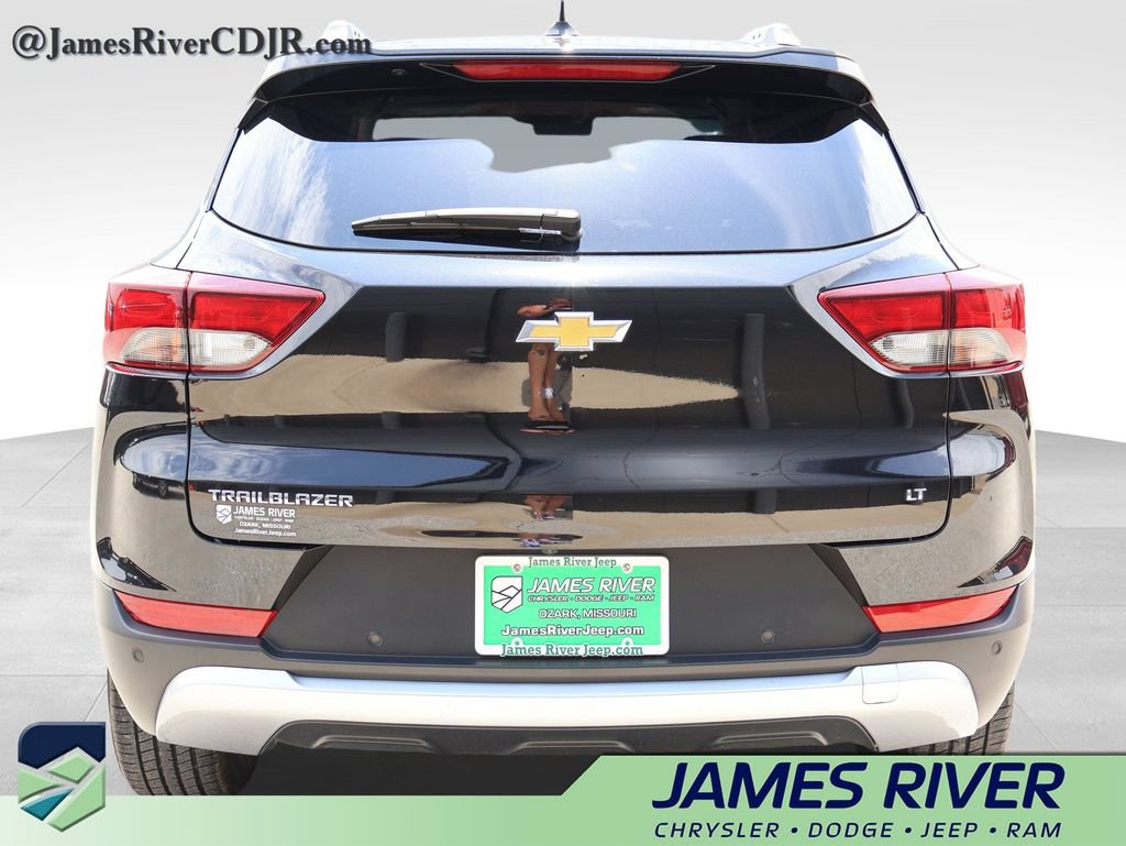 Used 2023 Chevrolet TrailBlazer LT w/ Convenience Package FWD image 4