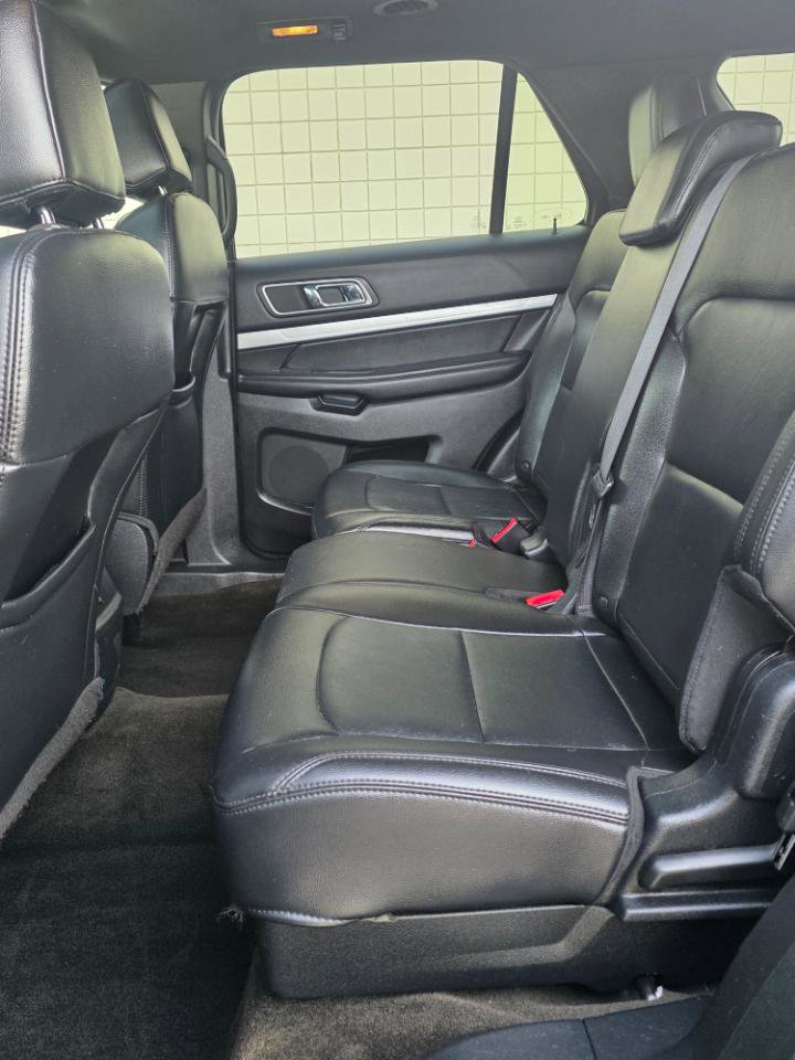 Used 2016 Ford Explorer XLT w/ Equipment Group 202A AWD/4WD image 12