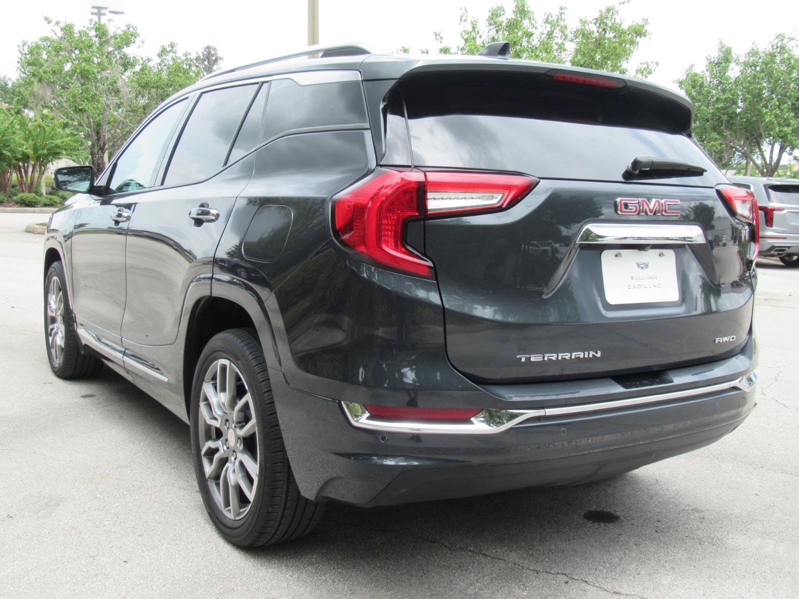 Used 2022 GMC Terrain Denali w/ Denali Premium Package AWD/4WD image 4