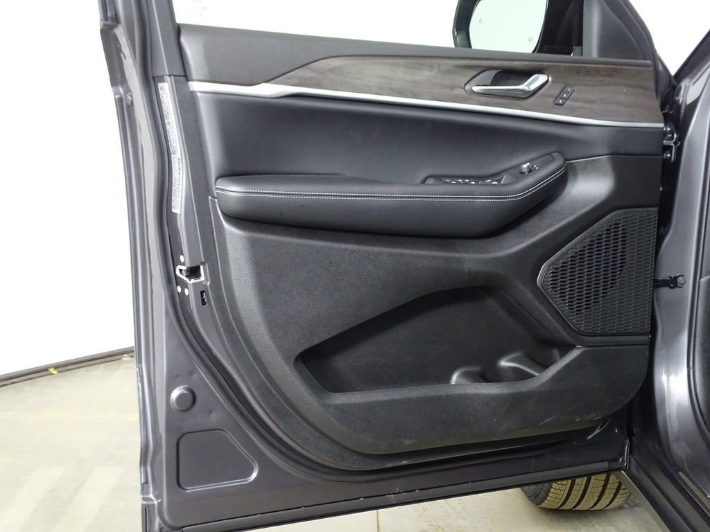 New 2025 Jeep Grand Cherokee L Limited image 19