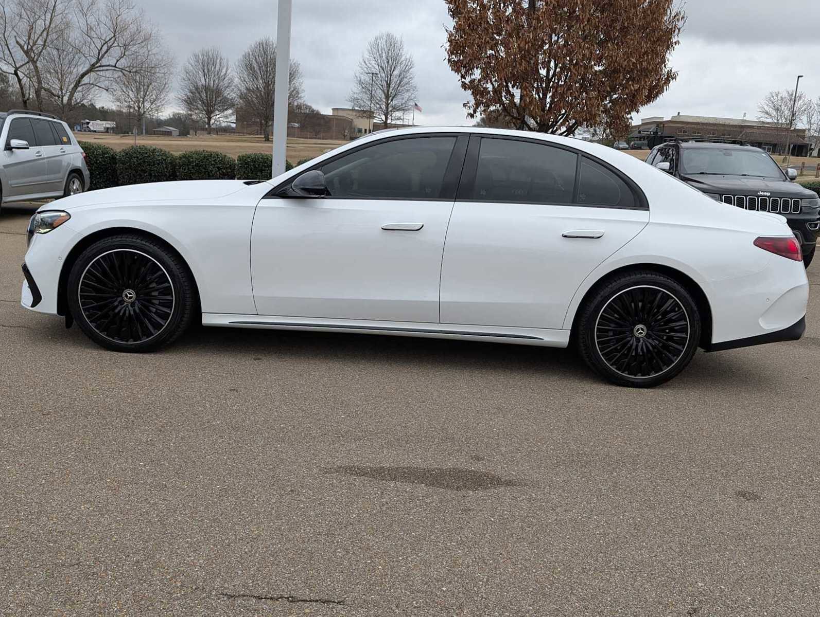 Used 2024 Mercedes-Benz E 350 4MATIC Sedan image 8