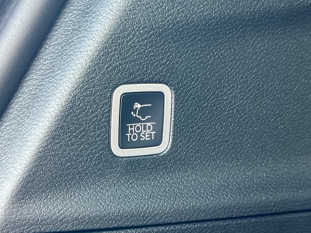 New 2027 Chrysler Pacifica Select w/ Family Tech Group AWD/4WD image 39
