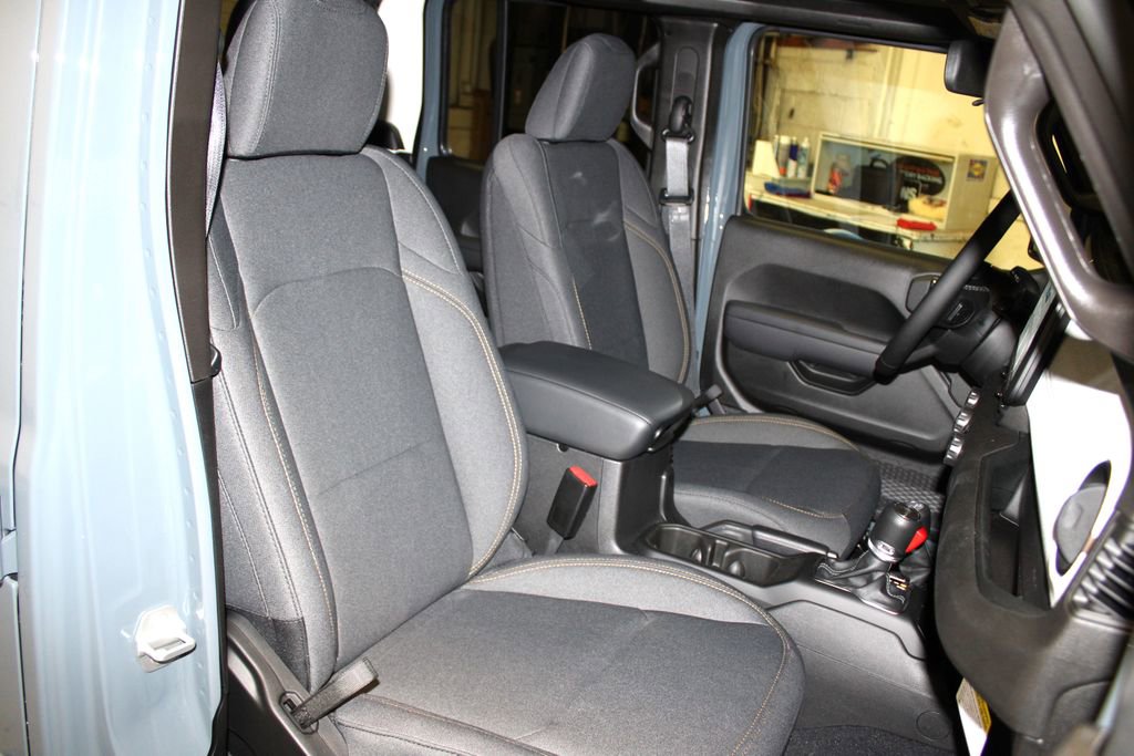 New 2025 Jeep Gladiator Sport image 31