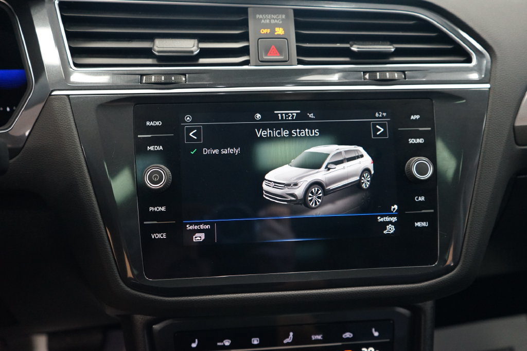 Used 2022 Volkswagen Tiguan SE FWD image 35
