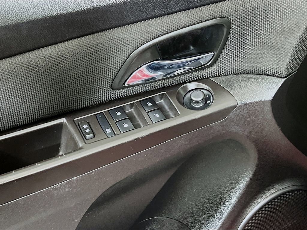 Used 2015 Chevrolet Cruze LT FWD image 18