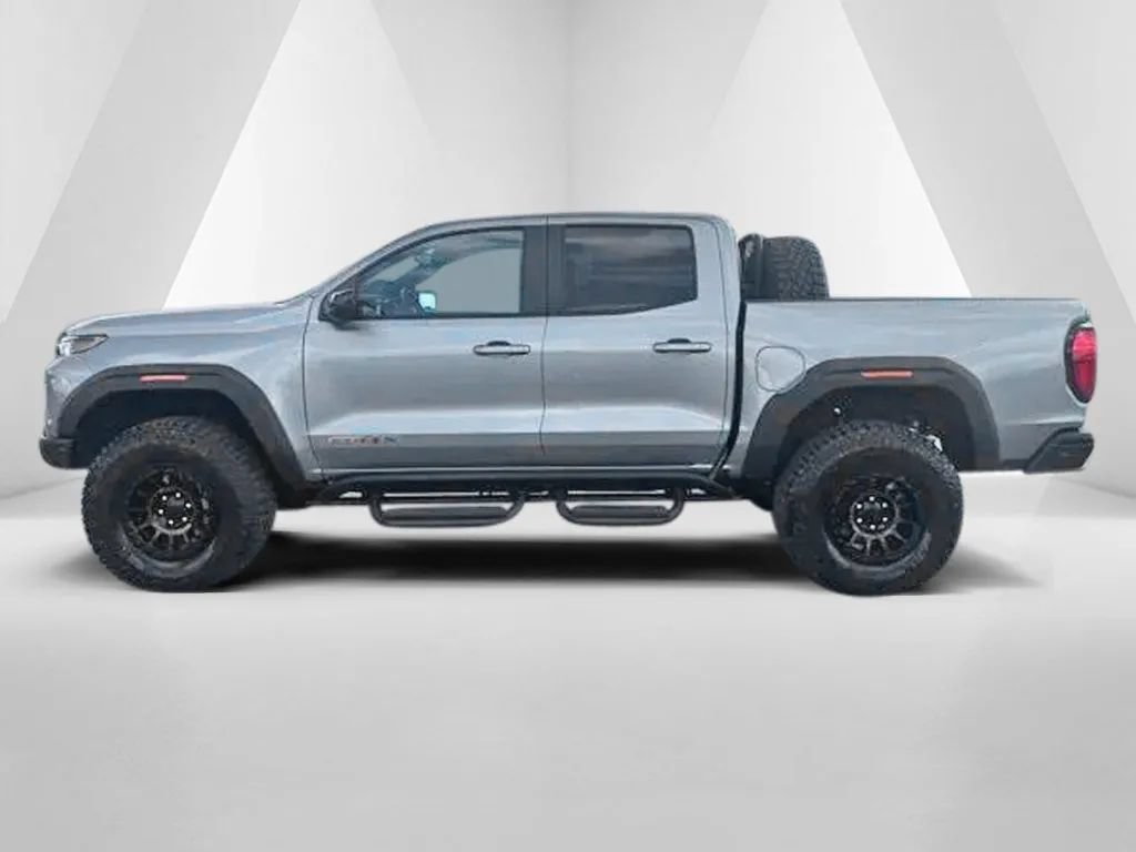 Used 2024 GMC Canyon AT4X w/ AT4X AEV Edition AWD/4WD image 4