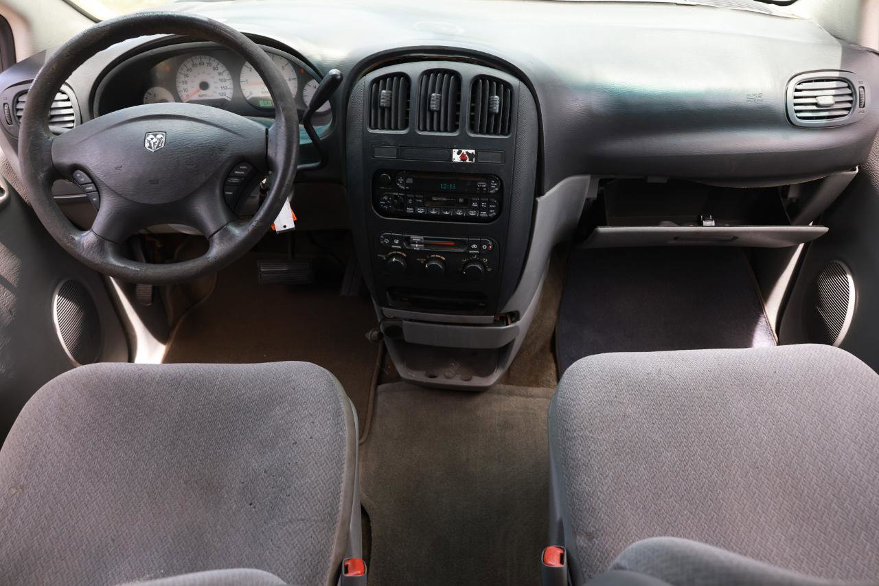 Used 2005 Dodge Grand Caravan SE w/ Popular Equipment Group I FWD image 2