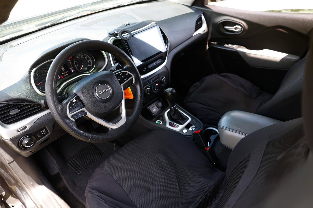 Used 2014 Jeep Cherokee Sport FWD image 4