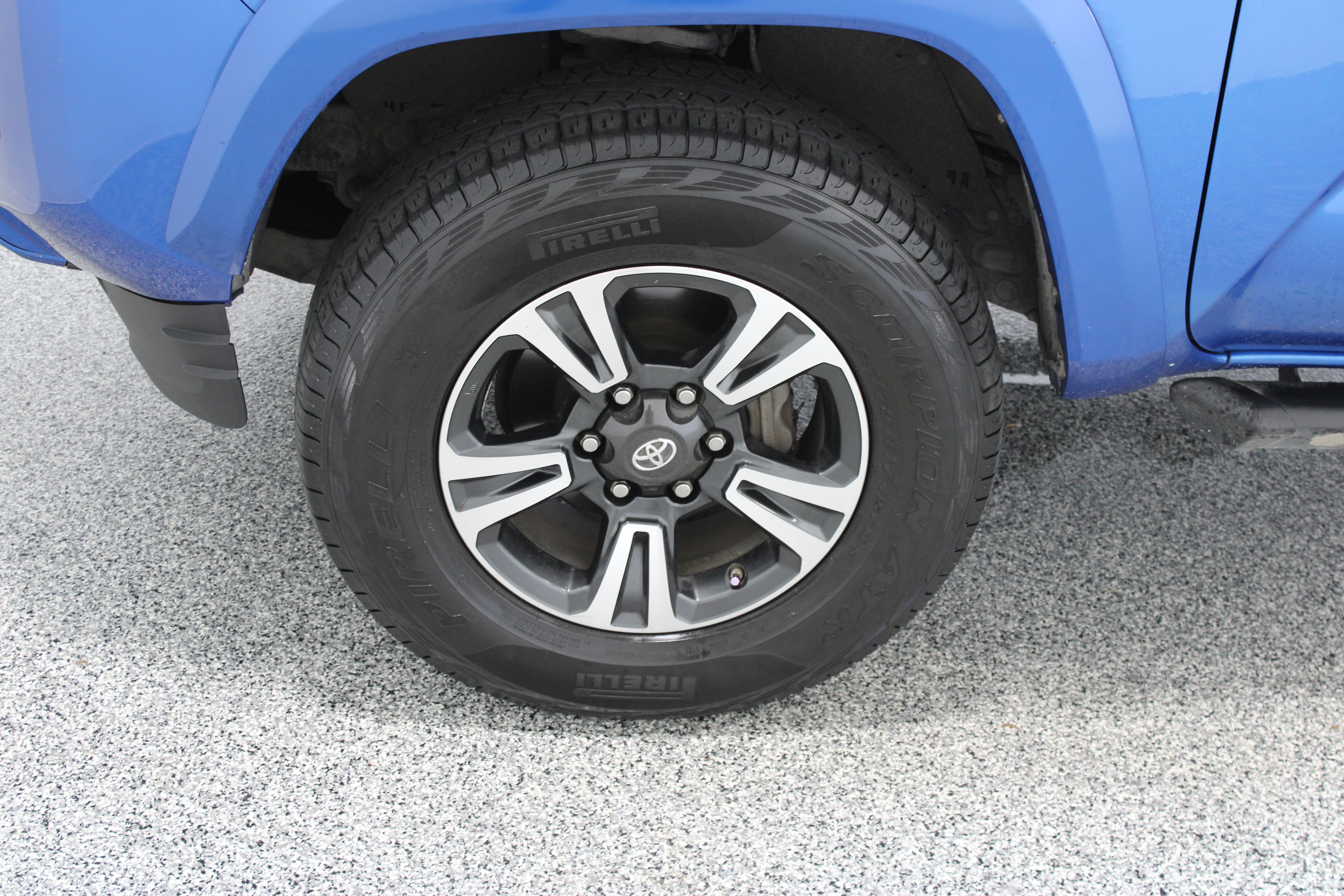 Used 2017 Toyota Tacoma TRD Sport w/ Tow Package RWD image 12