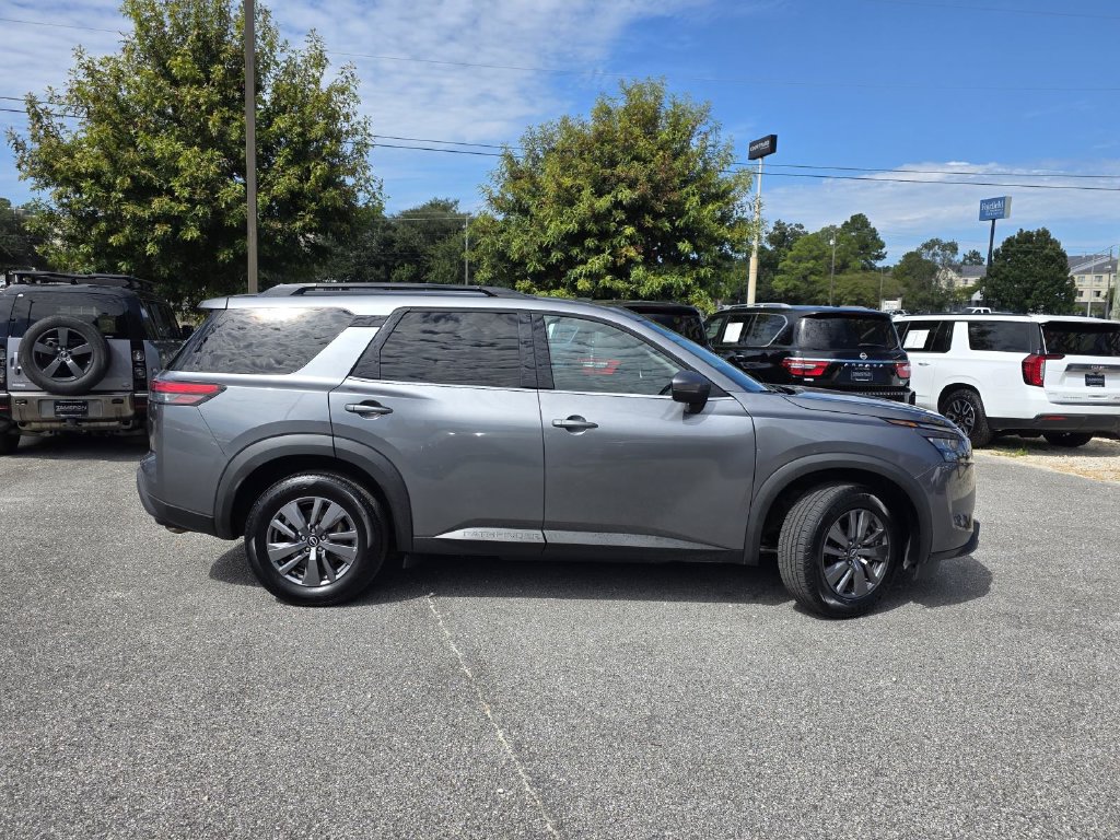 Used 2024 Nissan Pathfinder SV FWD image 31