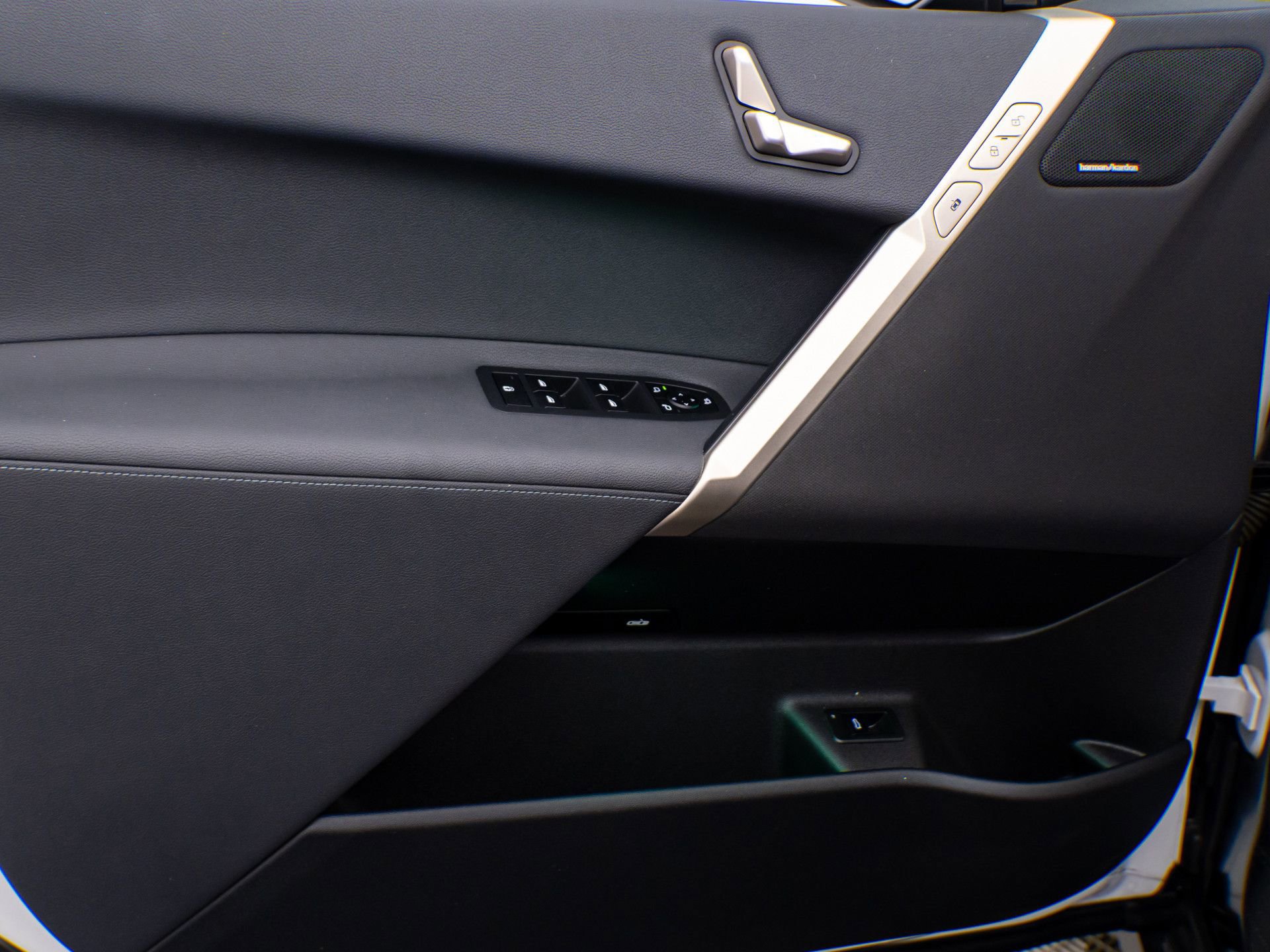 Used 2024 BMW iX xDrive50 w/ Convenience Package image 14