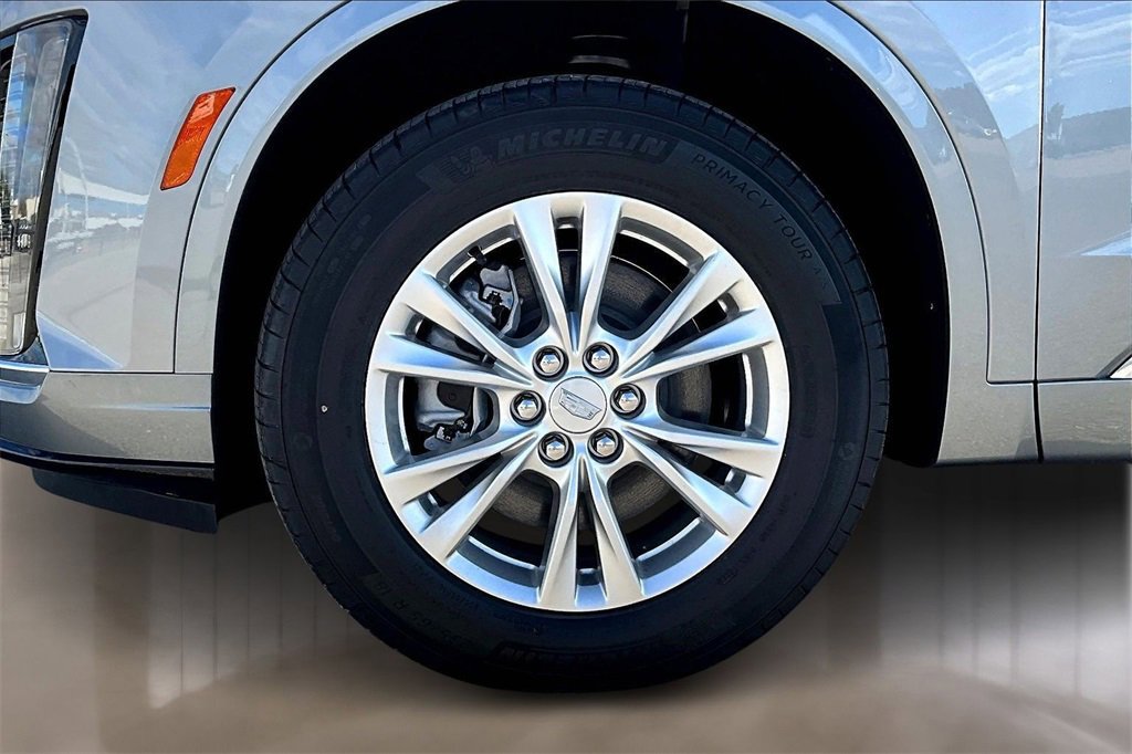 New 2025 Cadillac XT6 Luxury image 12