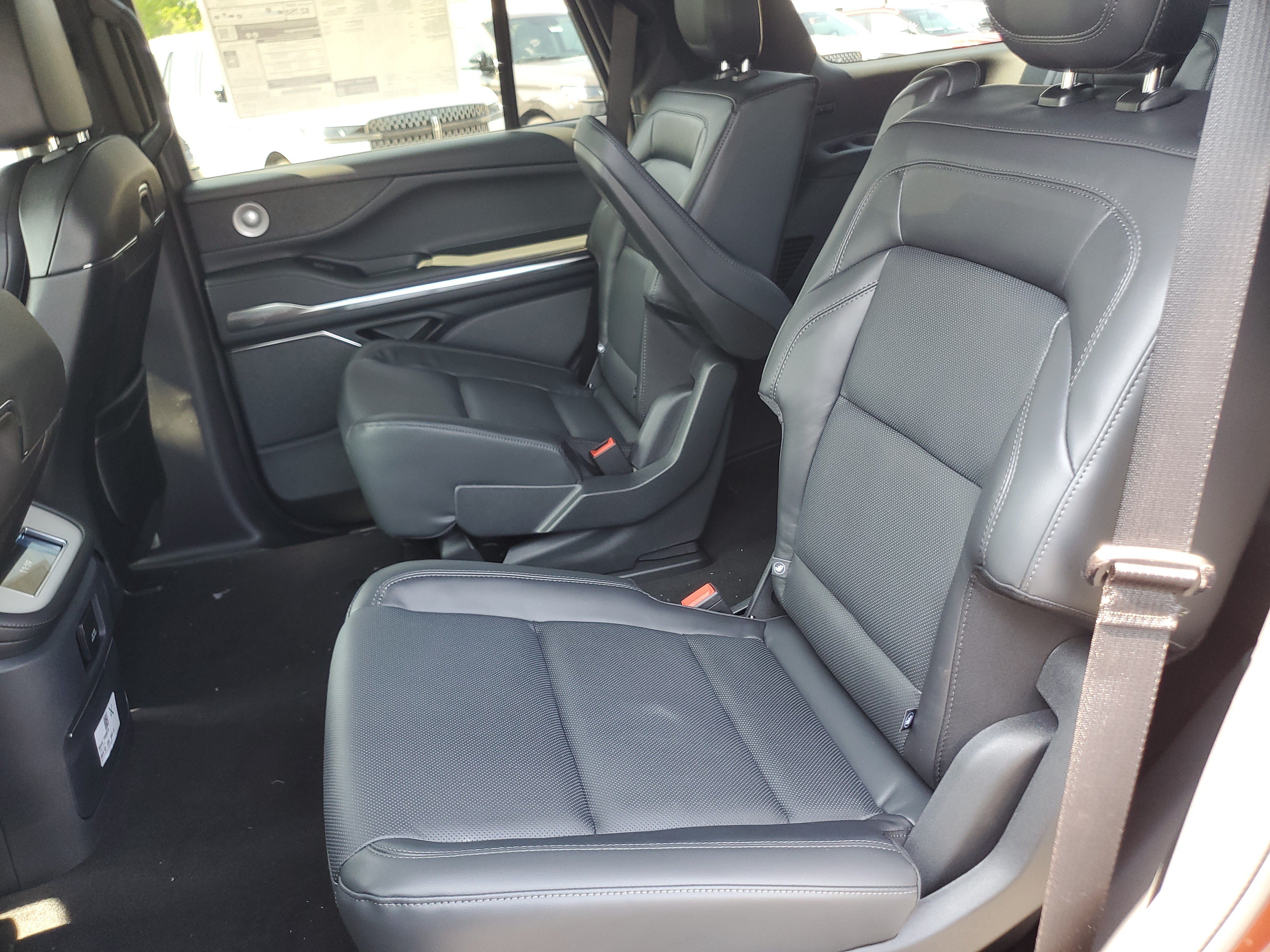 New 2027 Lincoln Navigator Reserve w/ Jet Appearance Package AWD/4WD image 30