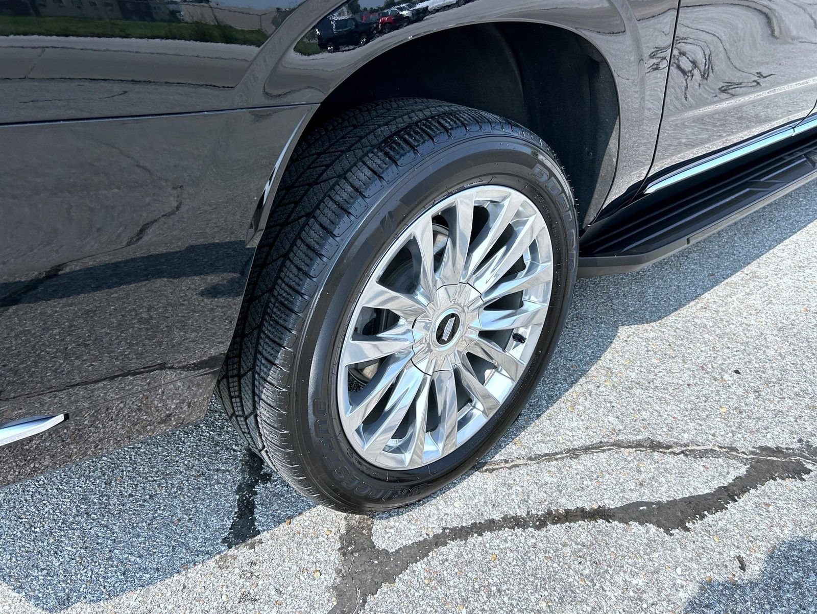 Used 2023 Cadillac Escalade ESV Premium Luxury AWD/4WD image 12