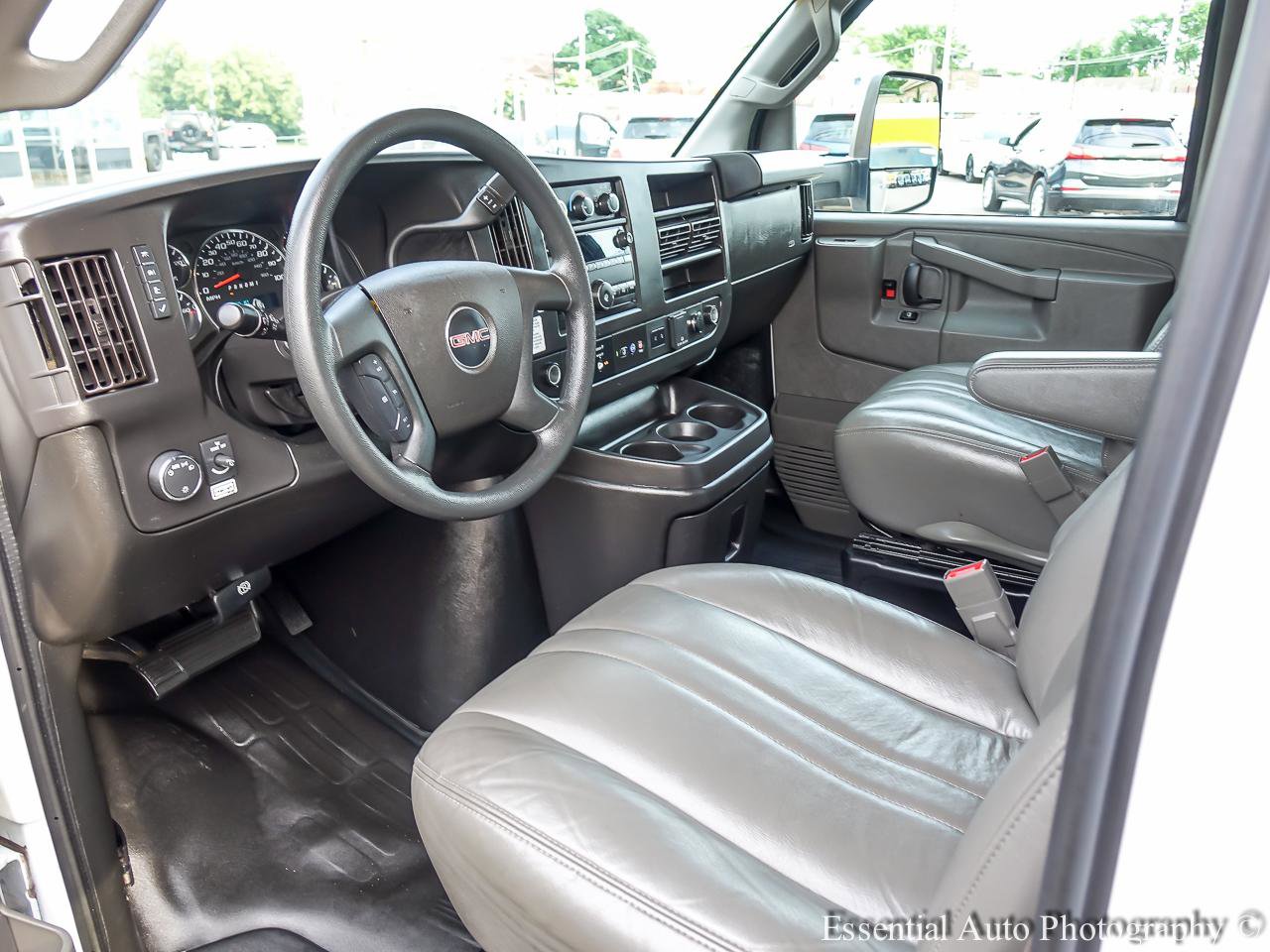 Used 2022 GMC Savana 3500 Extended w/ Power Convenience Package RWD image 9