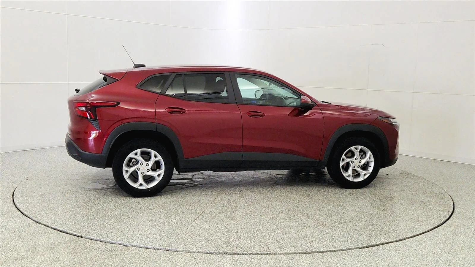 Used 2024 Chevrolet Trax LS w/ LS Convenience Package FWD image 8