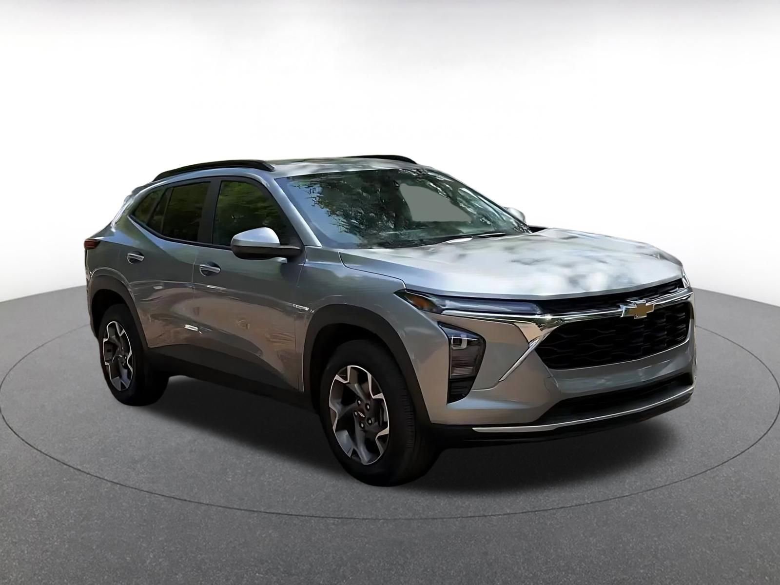 Used 2025 Chevrolet Trax LT w/ LT Convenience Package image 3