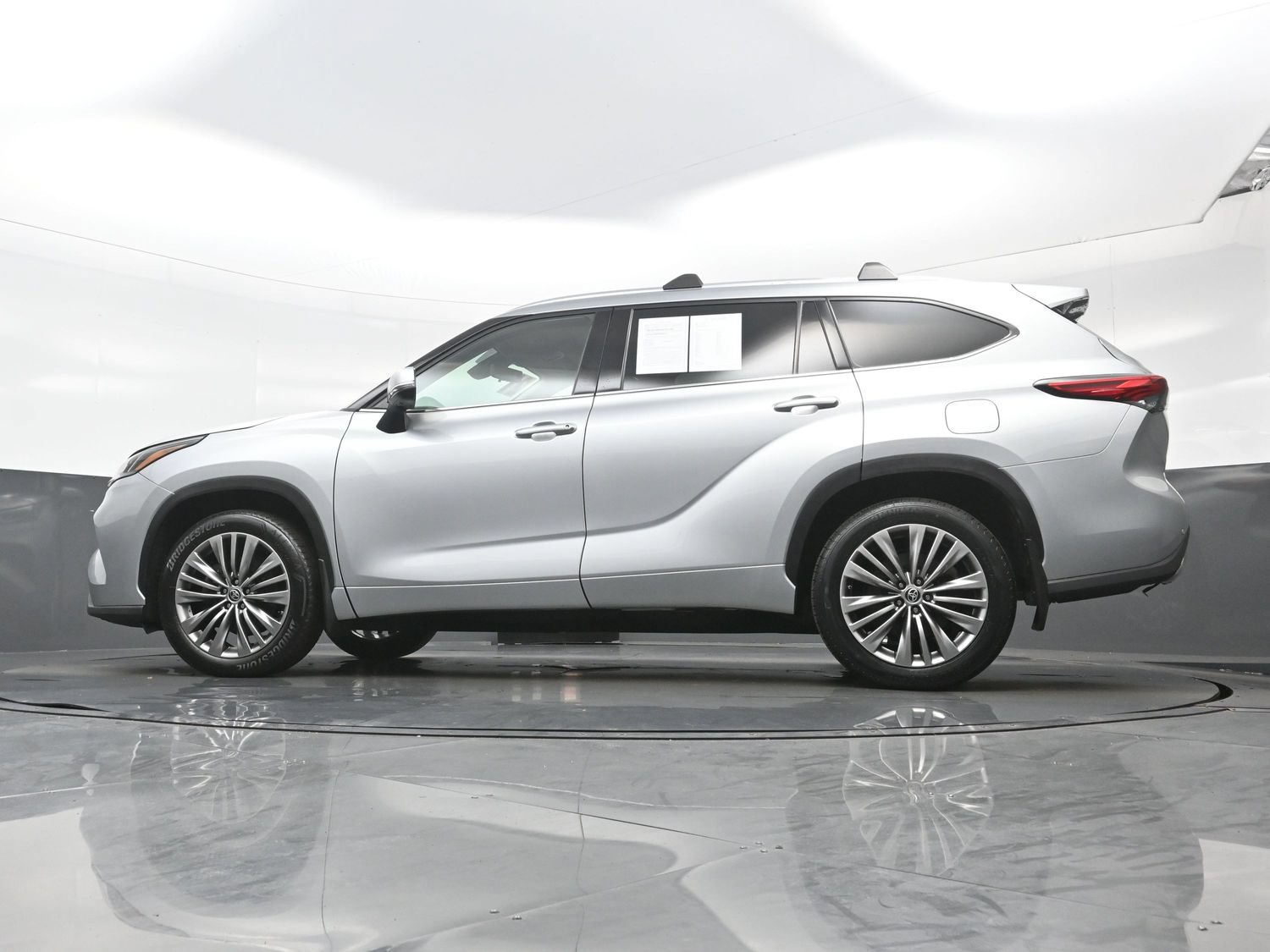 Used 2021 Toyota Highlander Platinum AWD/4WD image 32