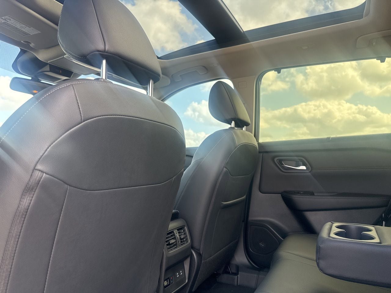 Certified 2025 Nissan Rogue SL w/ SL Premium Package image 36