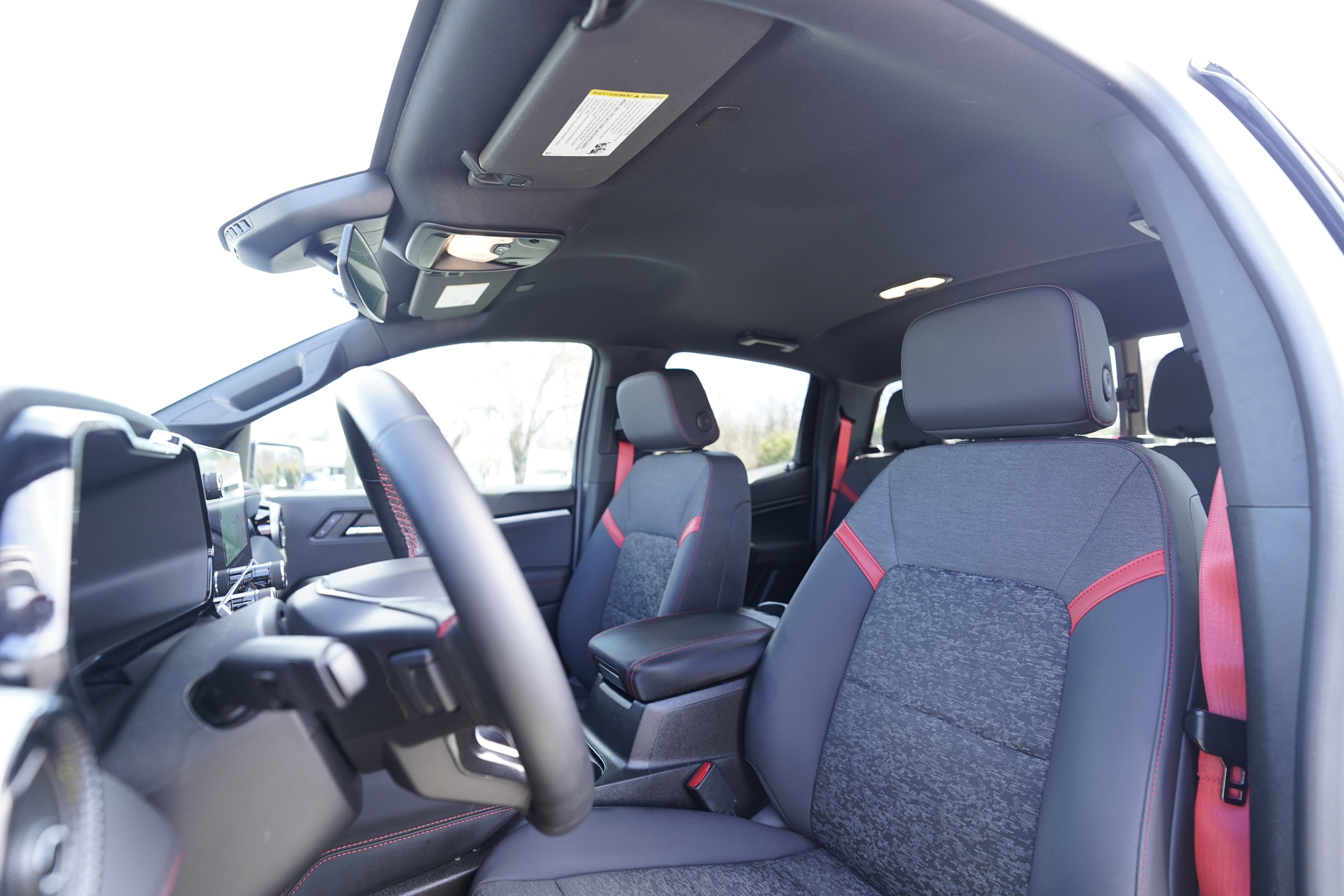 Used 2024 Chevrolet Colorado Z71 w/ Safety Package image 9