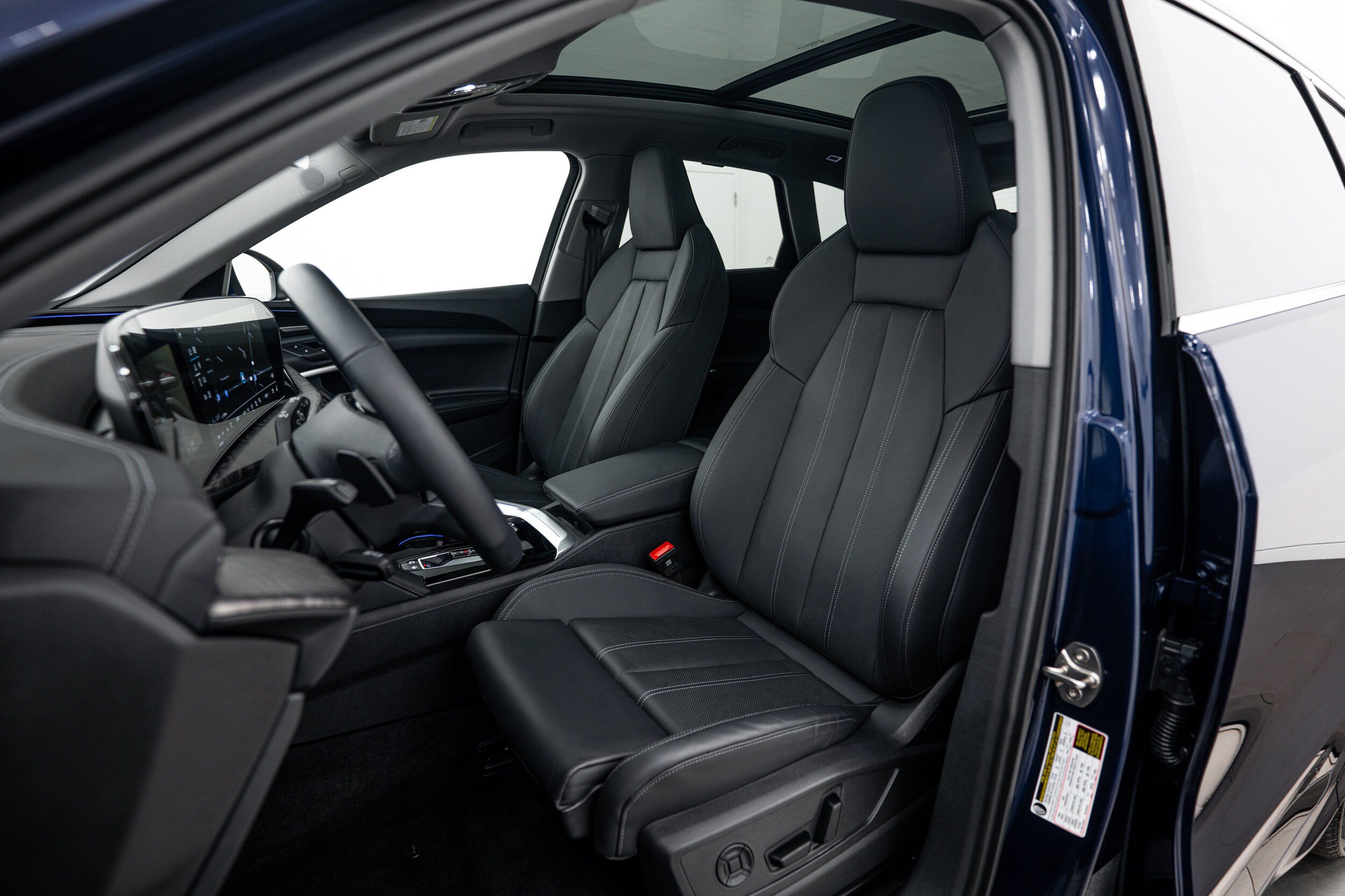 Used 2025 Audi Q5 Premium Plus w/ Premium Plus AWD/4WD image 15