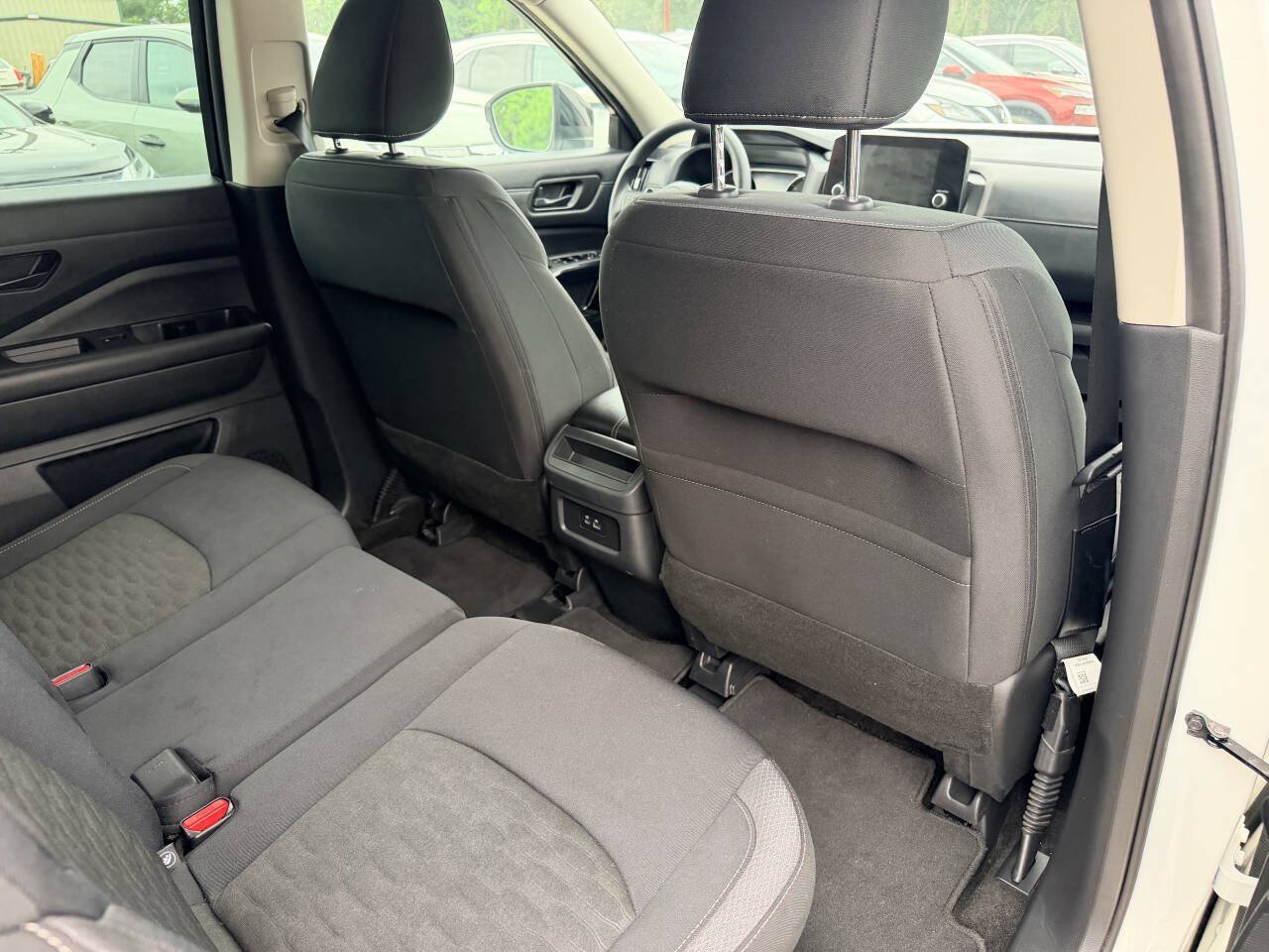 Used 2025 Nissan Pathfinder S FWD image 18