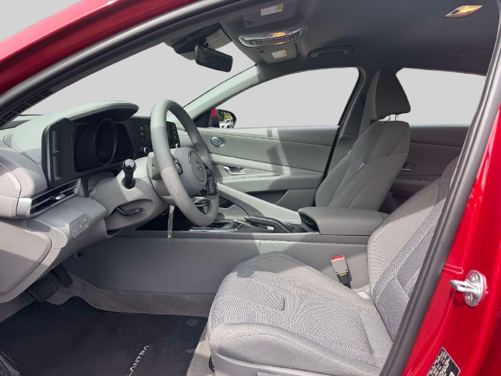 Used 2023 Hyundai Elantra SE w/ Cargo Package FWD image 16
