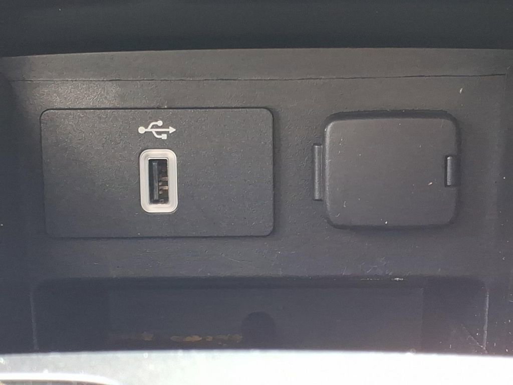 Used 2018 Ford Explorer XLT w/ Equipment Group 202A image 20