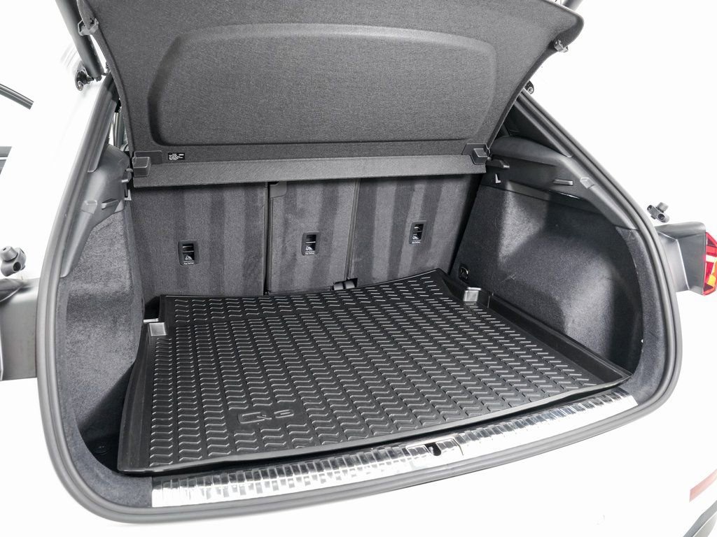 Certified 2025 Audi Q3 2.0T Premium image 24