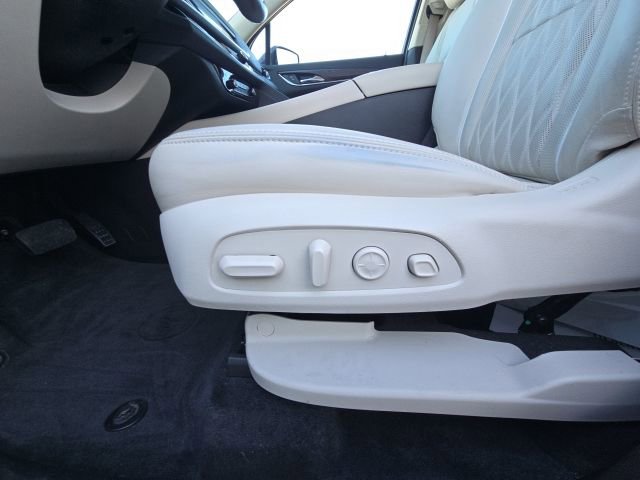 Used 2022 Buick Enclave Avenir w/ Avenir Technology Package image 23