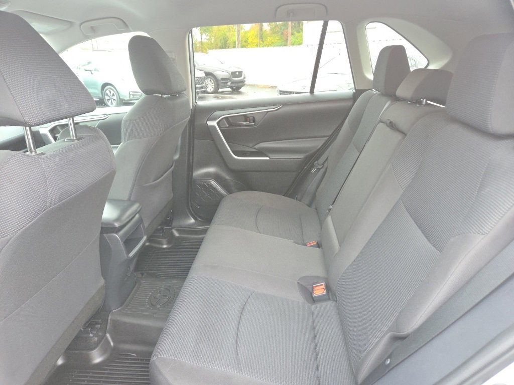 Used 2021 Toyota RAV4 LE image 17