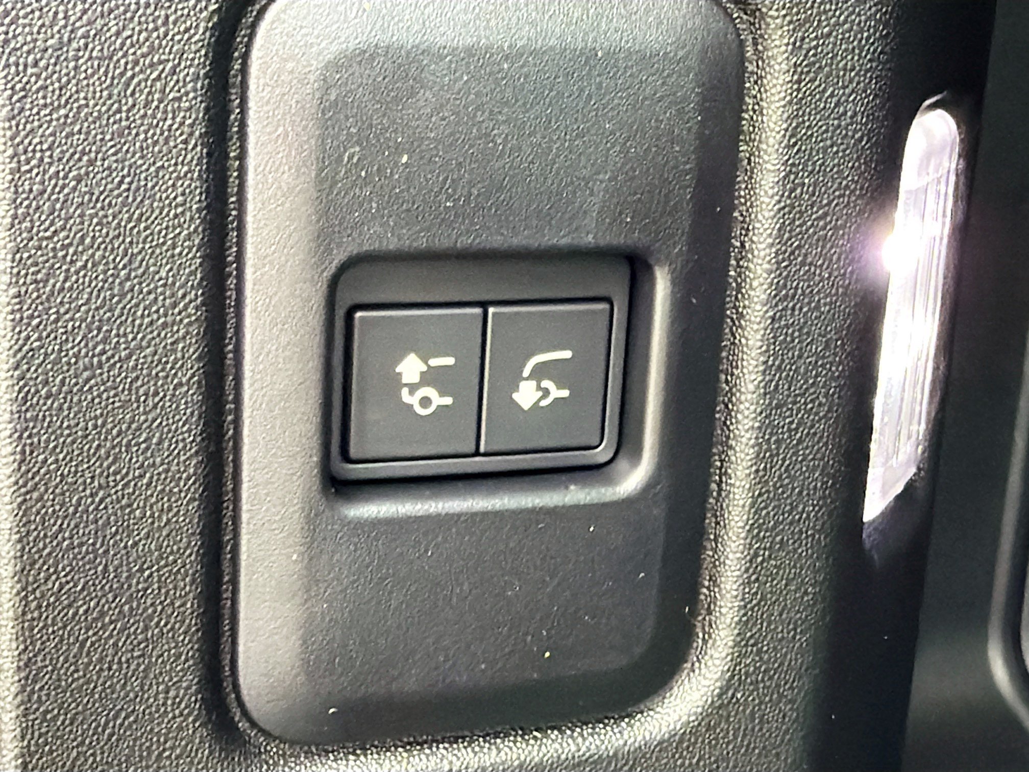 New 2026 Land Rover Defender 110 X-Dynamic SE AWD/4WD image 13