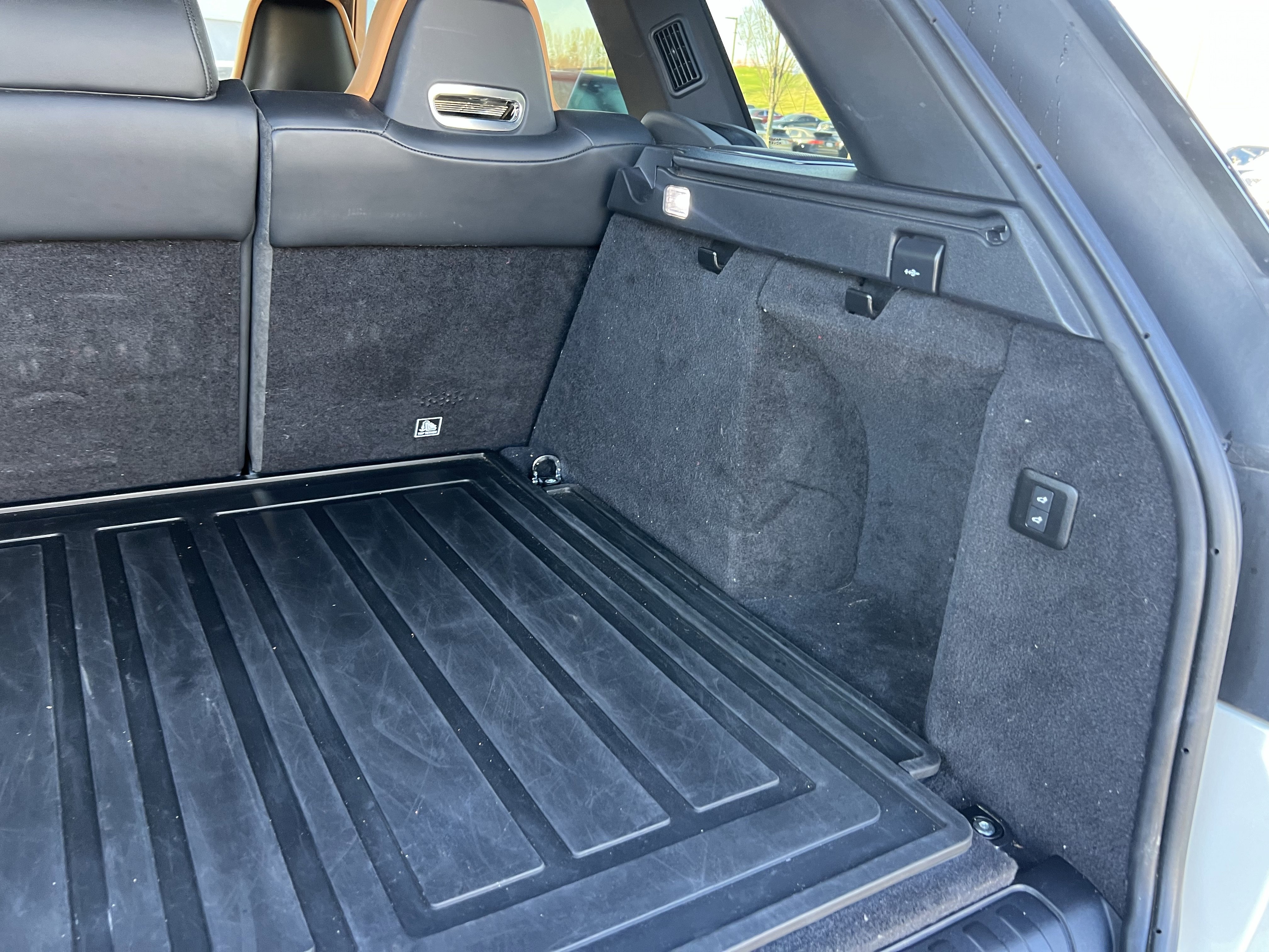 Certified 2022 Land Rover Range Rover Sport SVR image 36