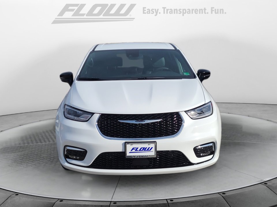 New 2026 Chrysler Pacifica Select image 2