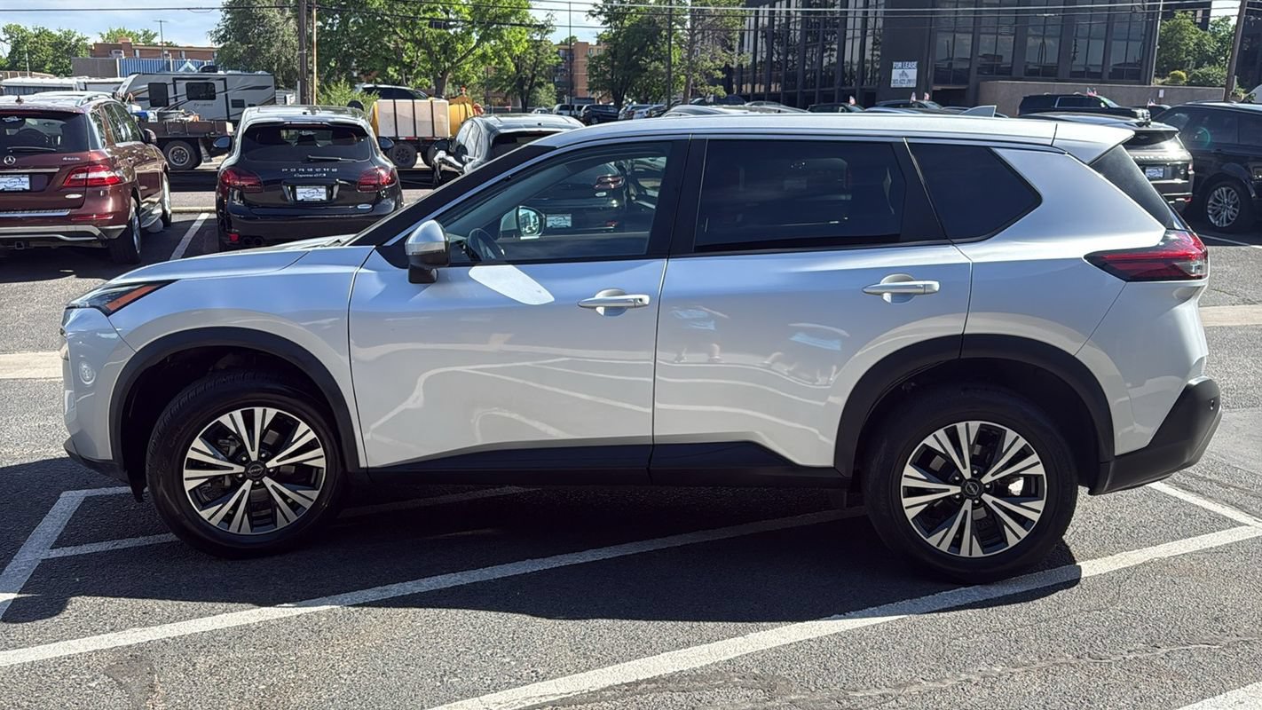 Used 2022 Nissan Rogue SV AWD/4WD image 6