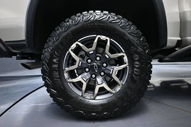 Used 2026 Chevrolet Colorado ZR2 w/ Technology Package AWD/4WD image 14
