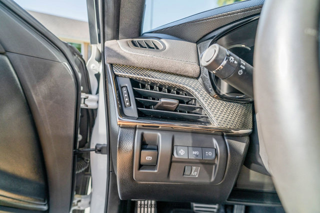 Used 2018 Cadillac CTS V w/ Luxury Package image 27