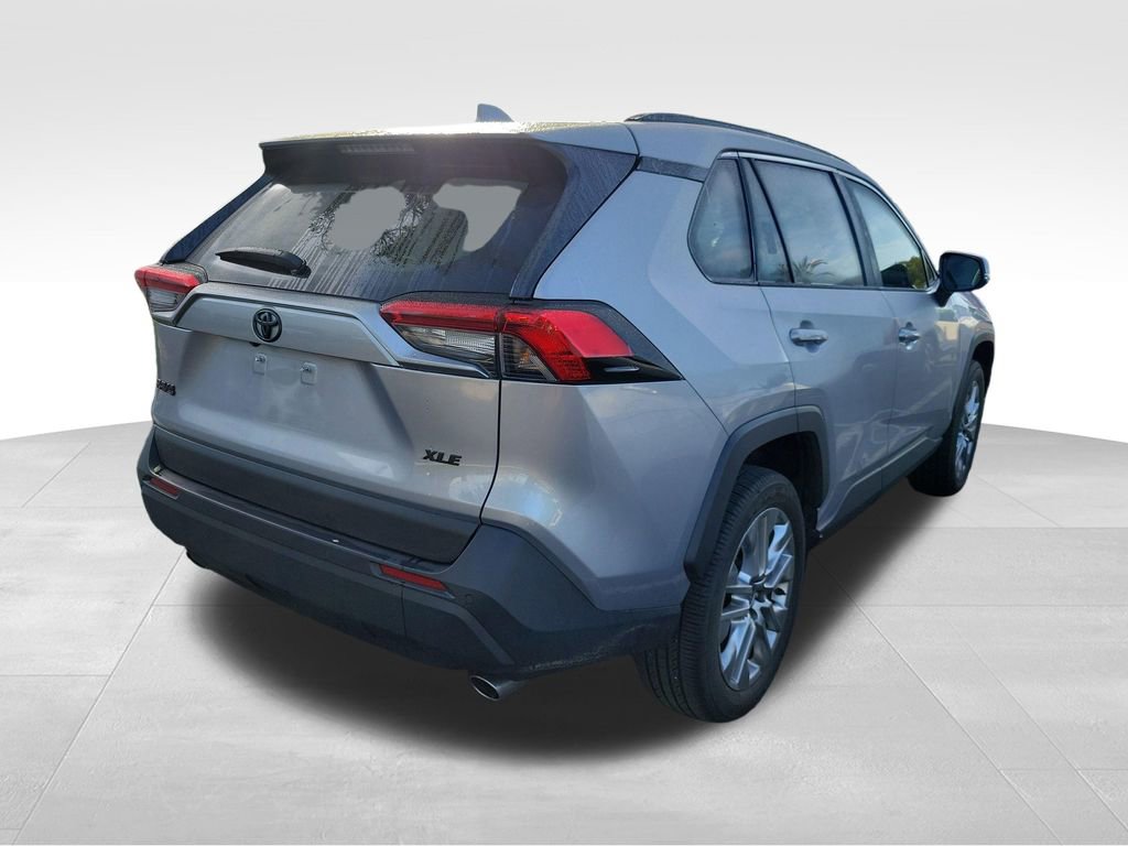 Used 2022 Toyota RAV4 XLE Premium image 13