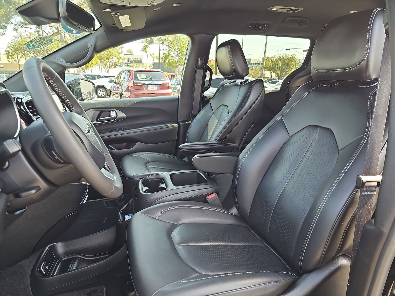 Used 2025 Chrysler Pacifica Select FWD image 17