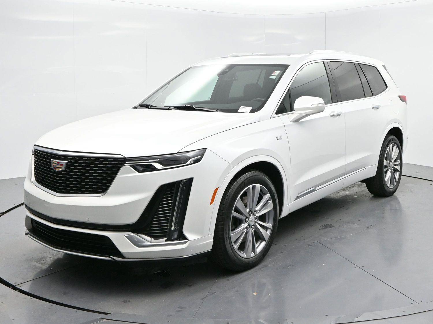 Certified 2024 Cadillac XT6 Premium Luxury image 3