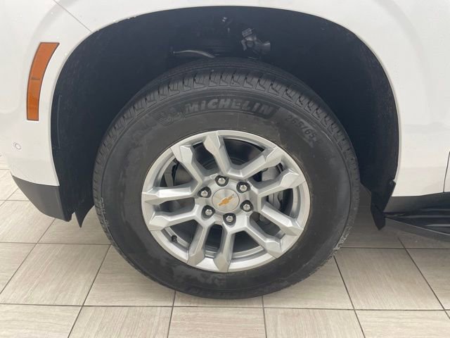 New 2026 Chevrolet Suburban LS image 7