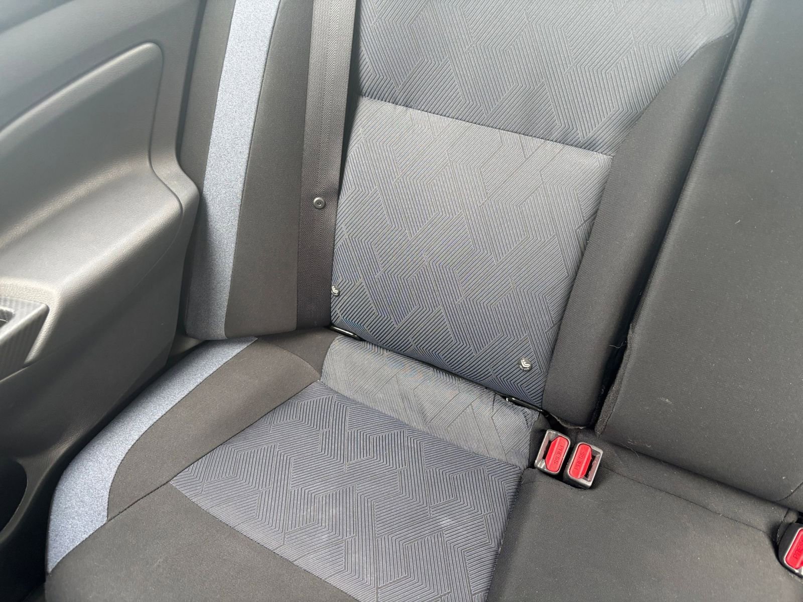 Used 2025 Nissan Versa SV FWD image 37