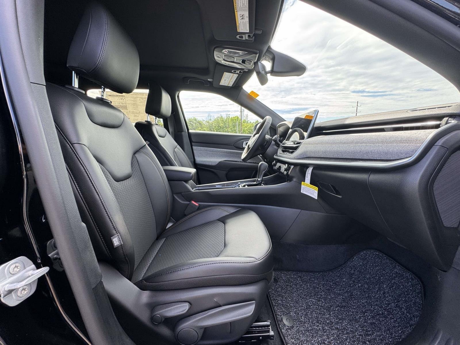 New 2026 Jeep Compass Latitude AWD/4WD image 16