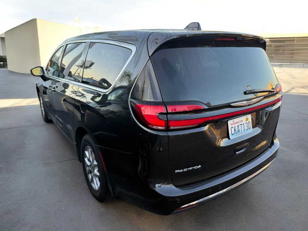 Used 2023 Chrysler Pacifica Touring-L image 23