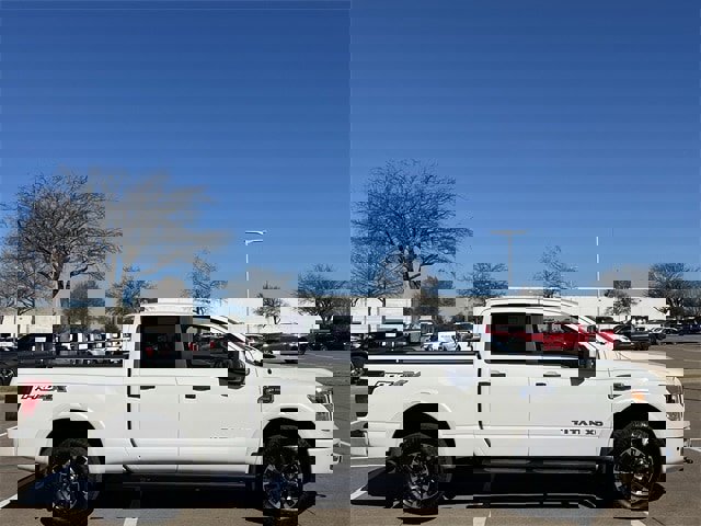 Used 2019 Nissan Titan PRO-4X w/ Pro-4x Convenience Package image 3