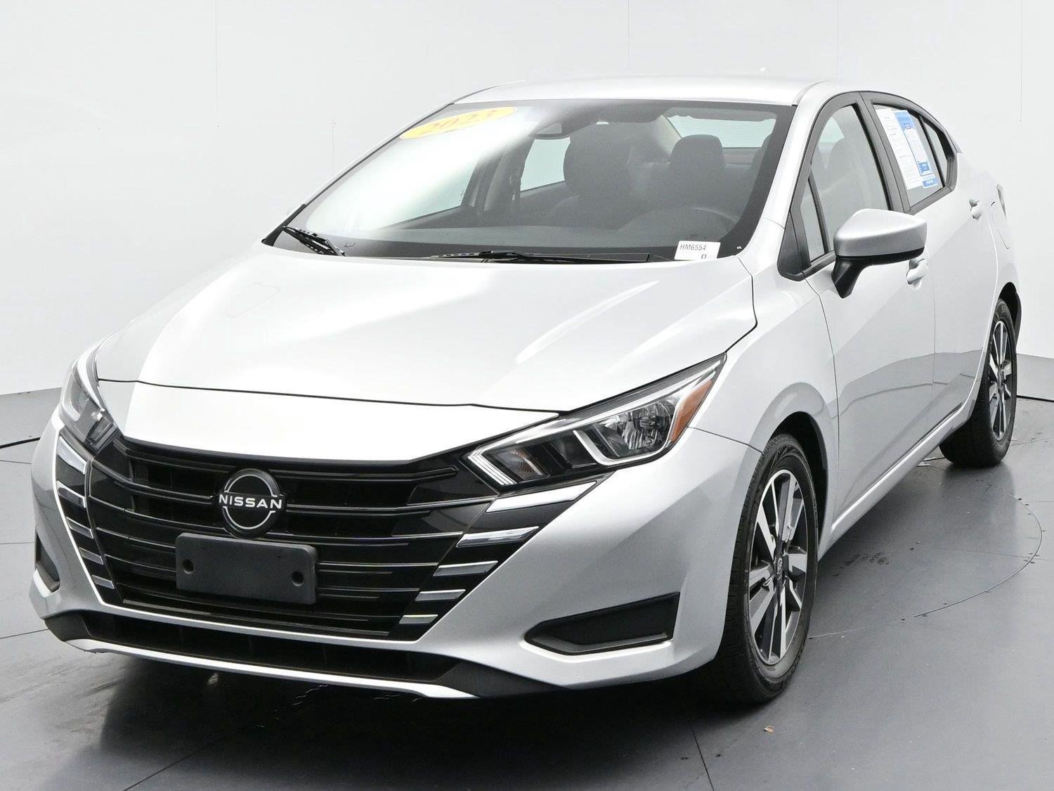 Used 2023 Nissan Versa SV FWD image 3