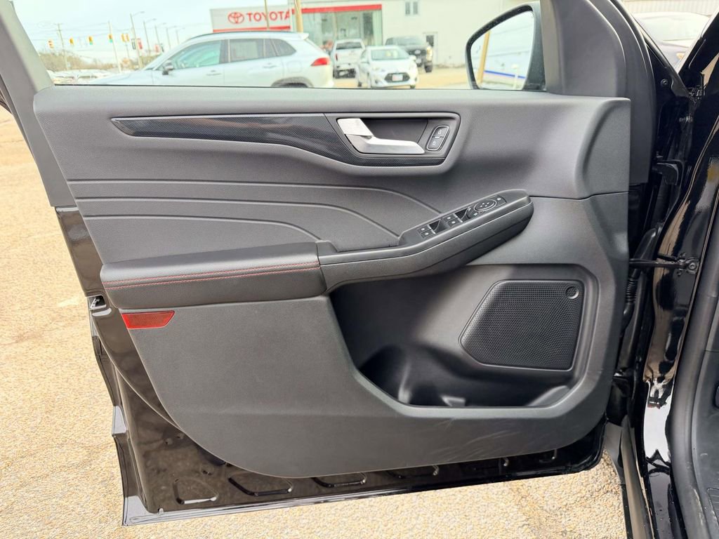Used 2025 Ford Escape ST-Line image 17