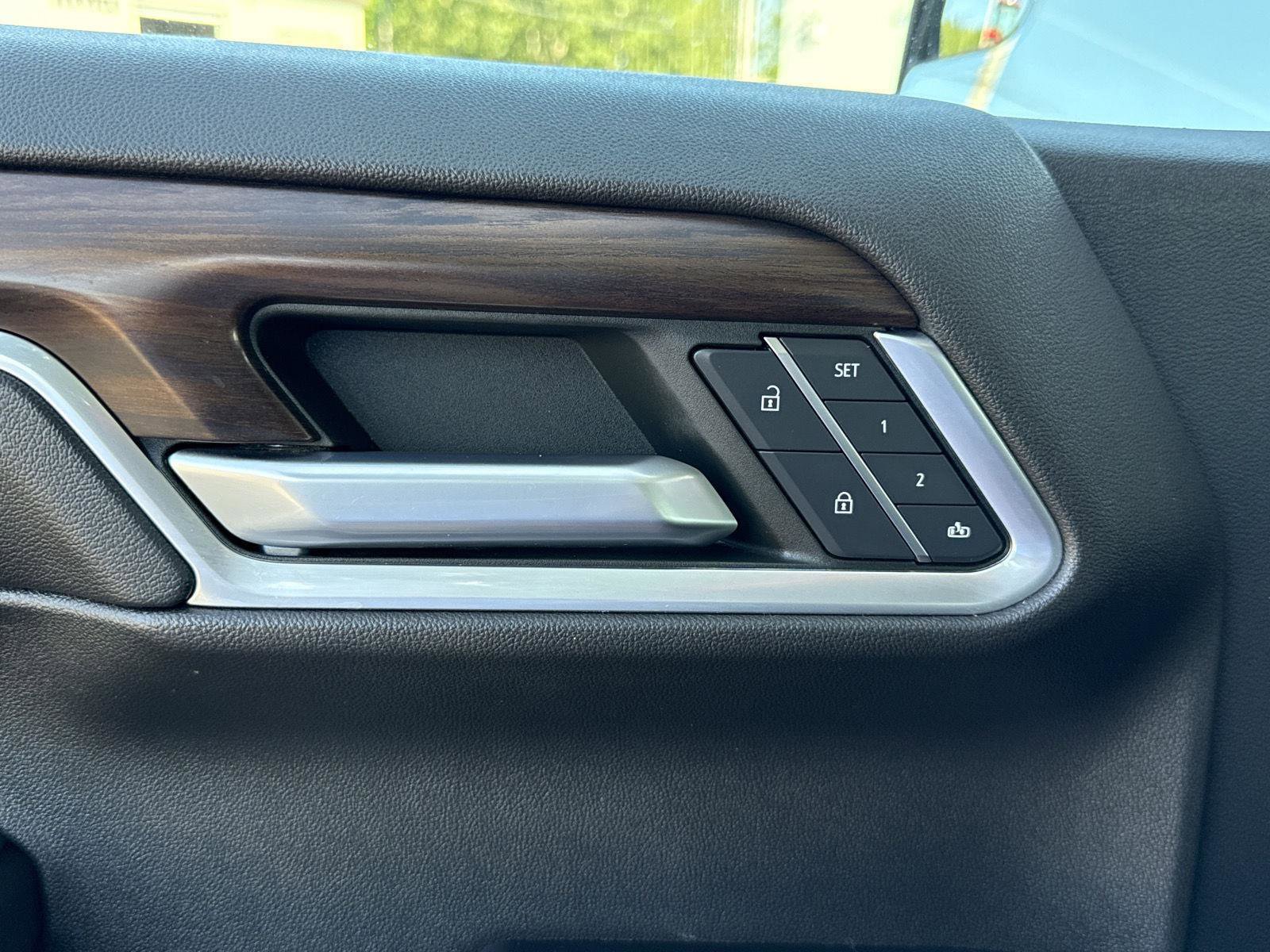 Used 2022 GMC Sierra 1500 SLT w/ SLT Premium Package image 19